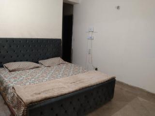 Luxurious 2 Bed Family Entire Apartment with All Amenities - Islamabad - 5