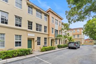 Bayside Townhome - Private Beach Access, Pool and Hot Tub, Free Parking - Golden Isles - 5