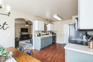 Cozy Corner Oasis with Hot Tub home - Twin Falls - 8