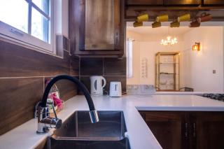 Rosehill Heights Modern 4 bedroom vacation rental - 4