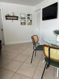 Coastal Haven 5 Min to Beach, Patio, BBQ - Dania Beach - 5