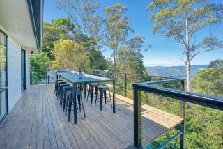 Misty Mountain View - A Tree-lined Tropical Oasis - 0
