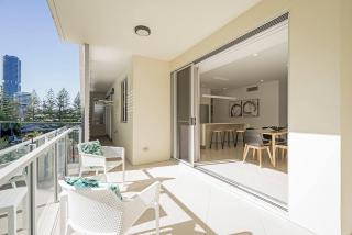 'Dee-Ell Place' A Beachside Entertainer's Dream - Gold Coast - 5