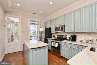 Elegant 5BR home near Capitol Hill! Free Parking! - 2