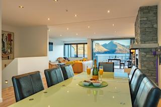 Spacious Central Executive 4 Bedroom Apartment - Queenstown - 4