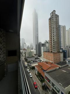 RESIDENCE BC Apto com 1 suite mais 02 quartos,cozinha, lavanderia, sala de estar e jantar , sacada com churrasqueira a carvão e duas garagens privativas - Balneário Camboriú - 2