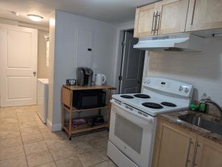 Brighton Apartment Sleeps 3 - Steps to Bus Line - Boston - 1