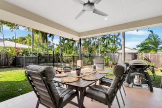 3-Bed Family Home with Pool & BBQ by the Beach - Clifton Beach - 9