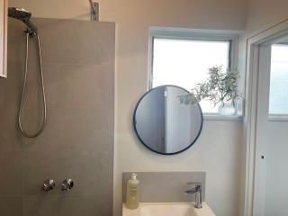 St Kilda apt close to beach - 5