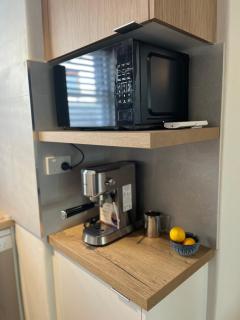 St Kilda apt close to beach - 8