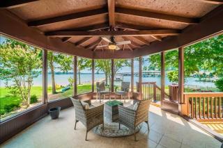 Cozy lake front home with beach - Mayhew - 0