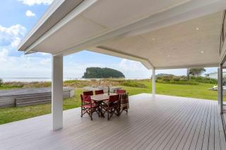 Seaview Escape - Beachfront Home - Whangamata - 8