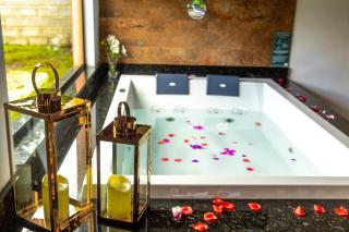 Chalé Canto do Galo 1 - Hidro da Jacuzzi, Lareira Ecológica, Cozinha Completa, Wi-Fi 80mbps, próximo a comércio local e relaxando ao som do riacho - Gonçalves - 7