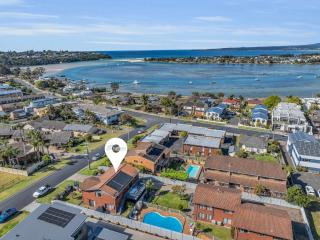 Harbour Lights - townside with a pool - Merimbula - 4