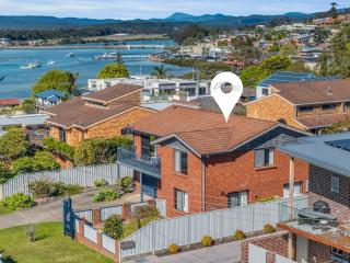 Harbour Lights - townside with a pool - Merimbula - 2