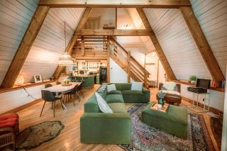 Big Mountain View! Downtown Gatlinburg Chalet Village! Hot Tub! Fan Favorite! AFrame Dreams! Magazine-Featured! Stunning Interiors! Little Green Cabin - 9