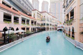 LUXX BGC Venice - Manila - 7