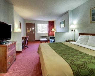 Econo Lodge Inn & Suites Forest - 4