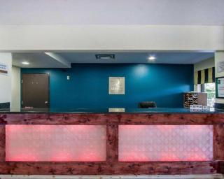 Econo Lodge Inn & Suites - Centerville - 4