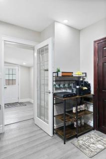 Charming Cozy 2-Bedroom Retreat in South Windsor - 7