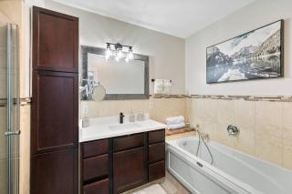Charming Cozy 2-Bedroom Retreat in South Windsor - 3