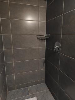 Neu Maisonette Haus jedes Zimmer mit eigenem Bad , Schlafen wie im Hotel mit Einbauküche - Eschweiler - 6