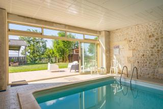 Gite de Groupe piscine intérieure - La-Gripperie-Saint-Symphorien - 0