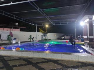 Kolam Besar dengan Privasi di Nel Homestay - 5