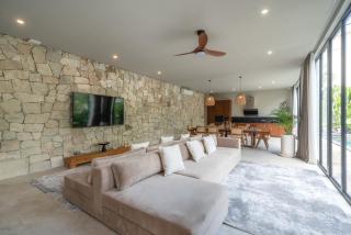 Villa Amanora & Amaluna, NEW! 2 Beautiful Adjacent Villas - 9BR Total! - Canggu - 6