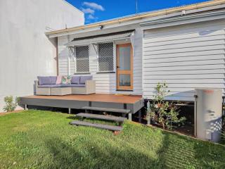 Stylish Retreat Garden Oasis - Toowoomba - 4