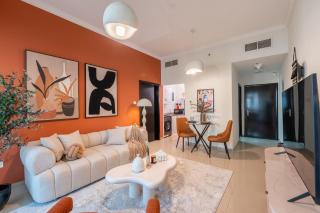 Stylish 1BR Apartment! Near Metro & Stroll to Dubai Marina - 2