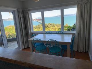 Beach Home with 3 double bedrooms and amazing sea views - - 7