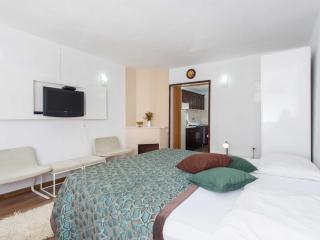 Apartments Djurkovic - Deluxe One-Bedroom Apartment with Balcony and Garden View - Mlini - 6