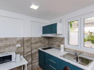 Apartments Paula - One Bedroom Apartment with Shared Terrace - 2
