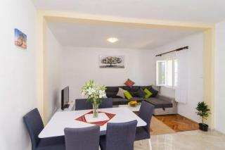 Villa Dalmatian Gem - Two-Bedroom Villa with Terrace and Swimming Pool - Gruda - 6