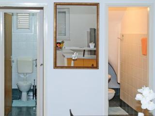 Holiday Home Odiseja- One Bedroom Apartment with Terrace and Sea View - Brsečine - 3