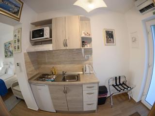 Nika Family Apartments - Comfort Studio Apartment with Balcony and Sea View A4 - Dubrovnik - 9