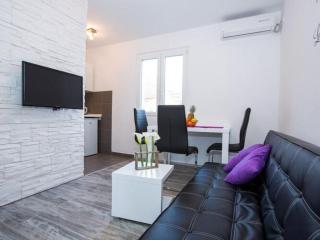 Villa Roza - One-Bedroom Apartment with Balcony - 7