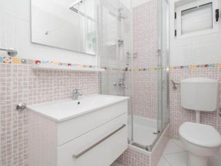 Apartments Antonio - Comfort One-Bedroom Apartment with Balcony and Sea View - 4 - Tučepi - 2