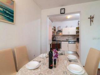 Apartment Stipic Omis - Three Bedroom Apartment with Terrace - 8