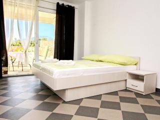 Apartments Gusti - Studio Apartment with Terrace and Sea View - Drače - 2