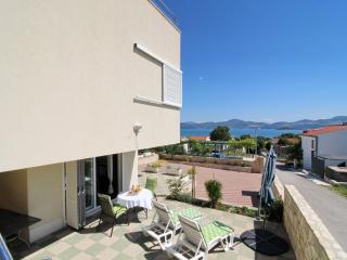 Apartments Gusti - Studio Apartment with Terrace and Sea View - Drače - 1