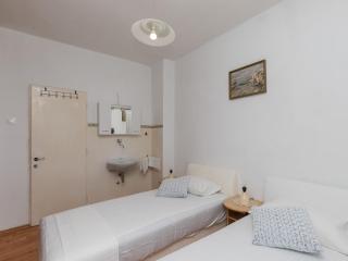 Guest House Bradas- Twin Room with Shared Bathroom No4 - Dubrovnik - 8