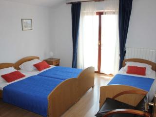 Guest House San Antonio-One Bedroom Apartment with Balcony no 2 - Ploče - 7