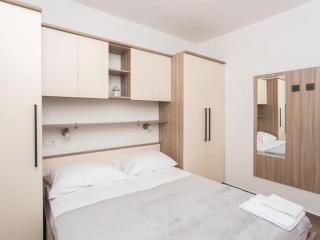 Apartments Villa Ari - Deluxe Three Bedroom Apartment with Balcony and Sea View Second Floor - Dubrovnik - 4