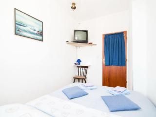 2 bedroom apartment with balcony - 3