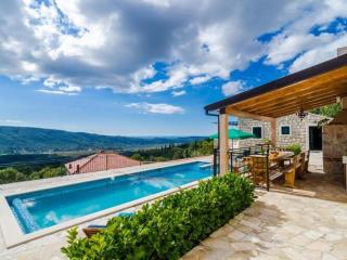 Four-Bedroom villa with pool - Dubravka - 0