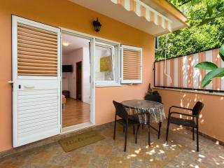 Apartments Bibijana- Superior Studio Apartment with Patio and Sea View APARTMAN 4 - 2