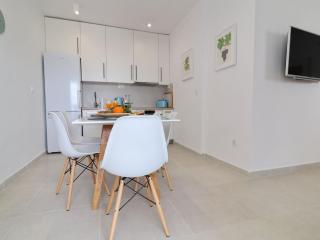 Holiday Home Rosemary-Three Bedroom Holiday Home with Terrace and Partial Sea View - Klek - 4