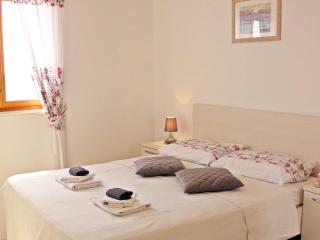 Apartments Lovro - One Bedroom Apartment with Terrace and Sea View 2 - 1